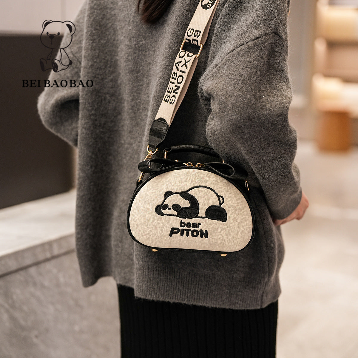 Women's Source Autumn Fashion Street Niche Commuter Women's Messenger Bag