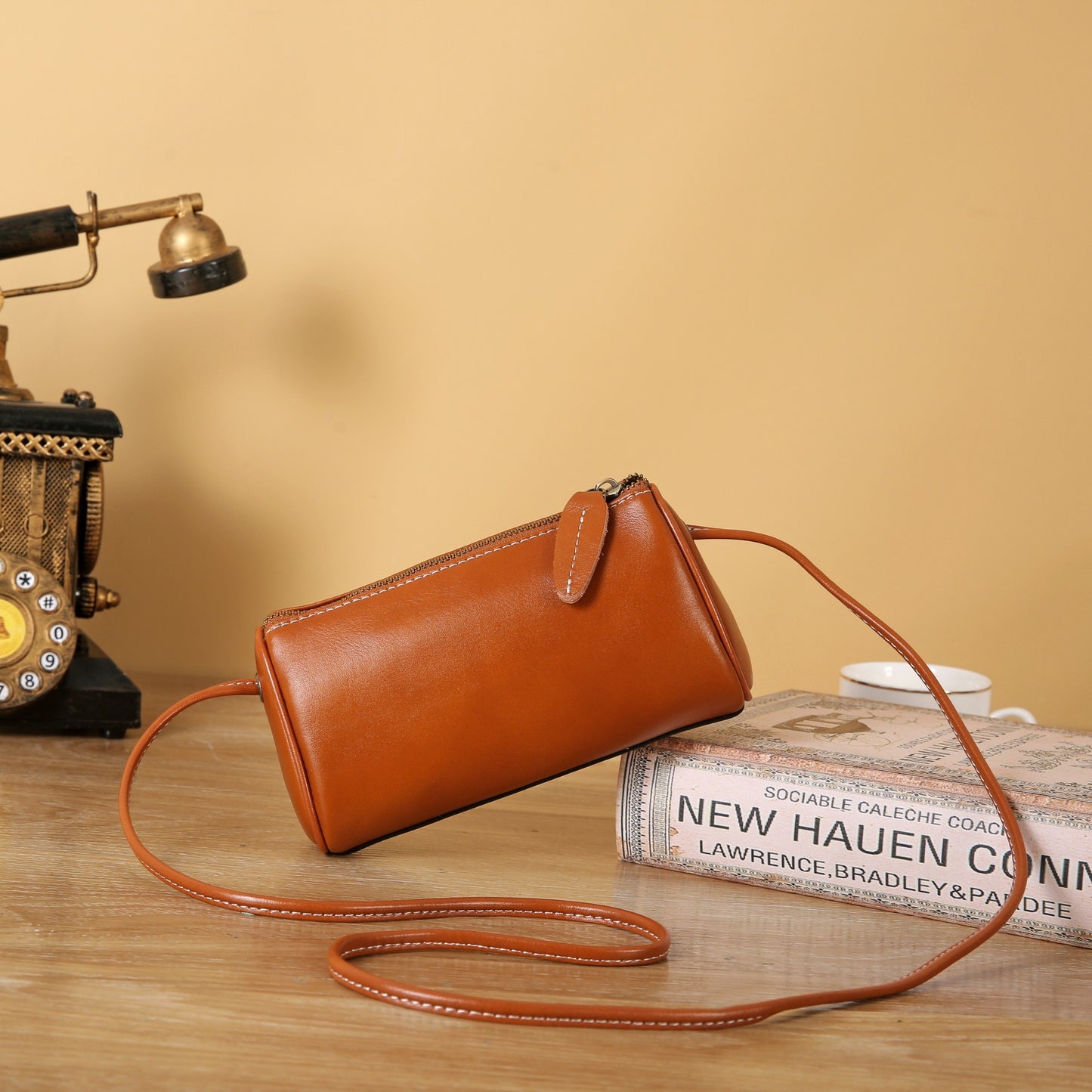 Women's Autumn Lightweight Slung Vegetable Tanning Soft Cowhide Bags