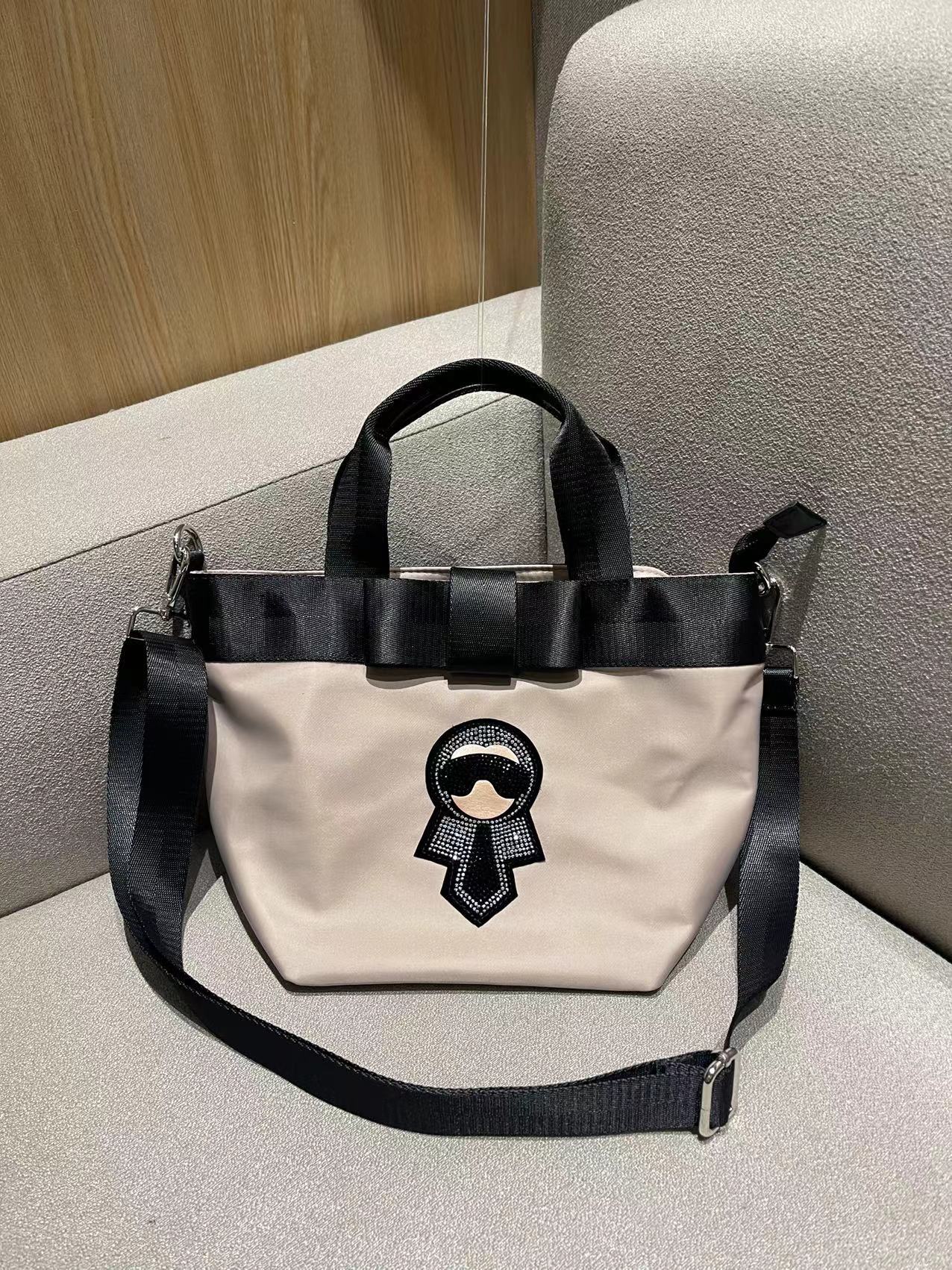 Women's Graceful Large Capacity Commuter Nylon Cloth Tote Bags