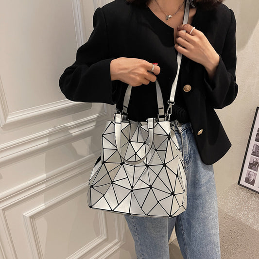 Women's Solid Color Diamond Plaid Geometric Pattern Handbags