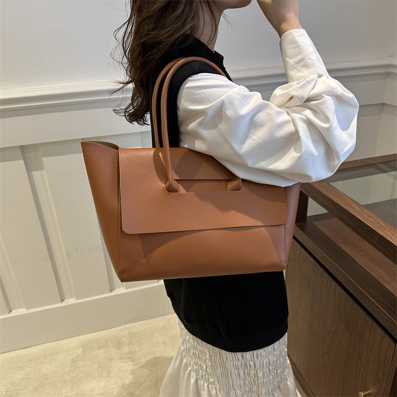Women's Large Capacity Retro Fashionable Stylish Pure Color Simple Commuter Handbags