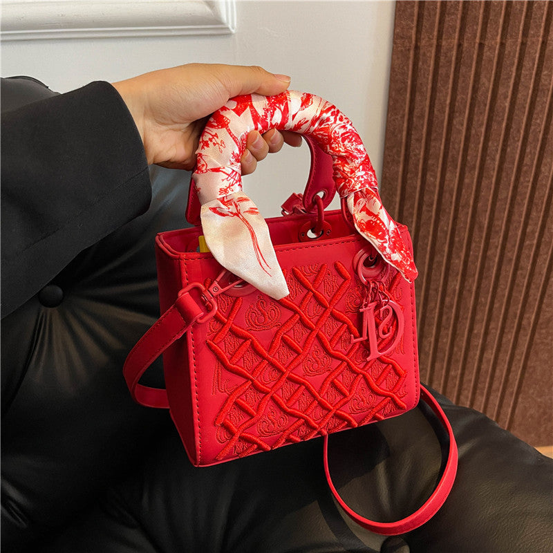 Pretty Women's Embroidered Fashion Hand Diana Bags
