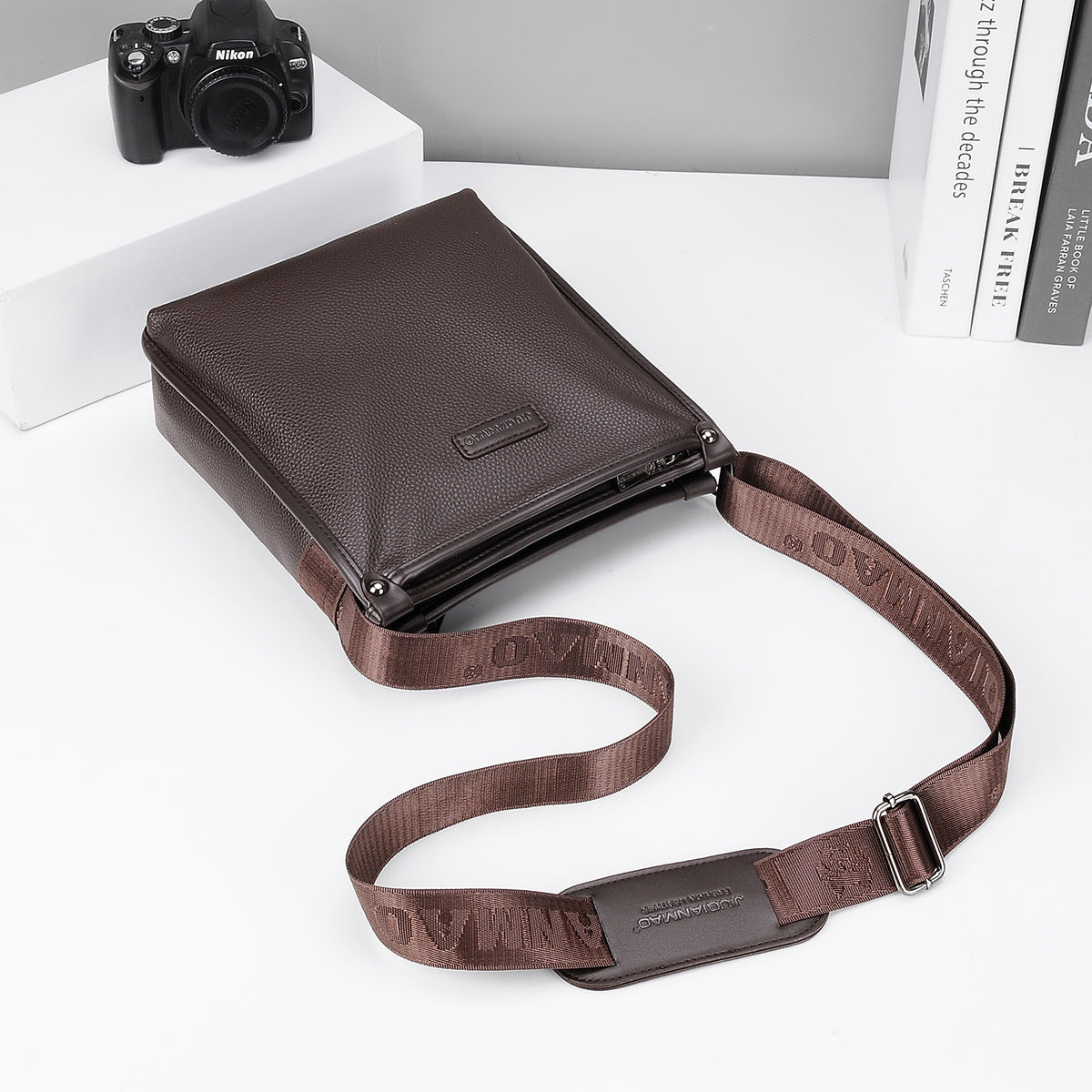 Men's Vertical Fashion Large Capacity Simple Men's Messenger Bags