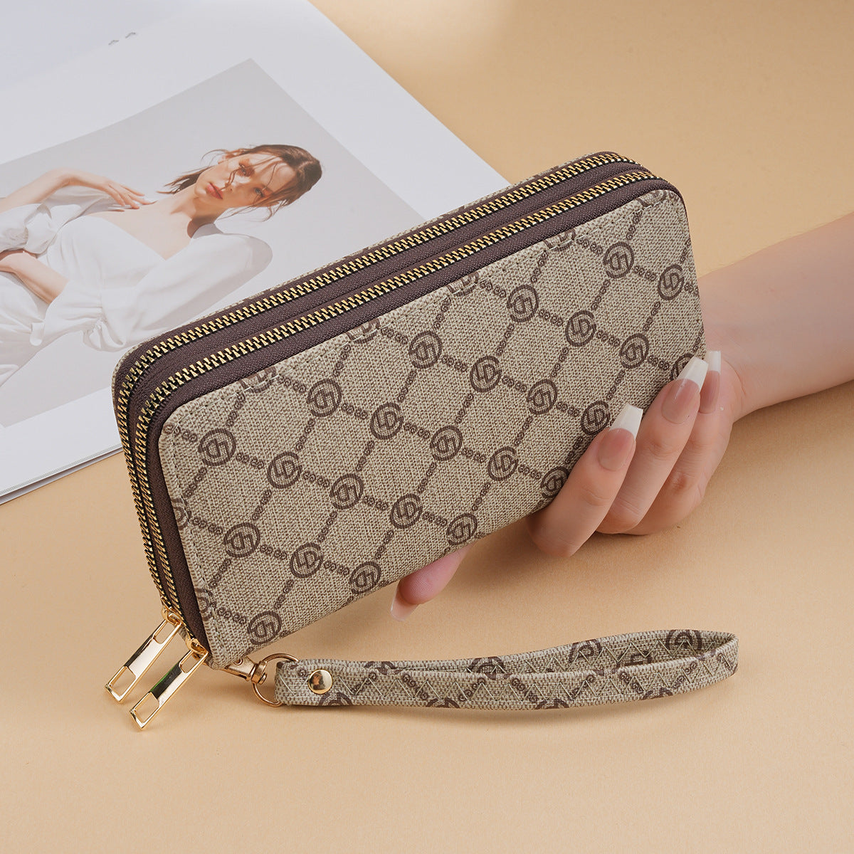 Women's Double Zipper Retro Presbyopic Long Portable Handbags