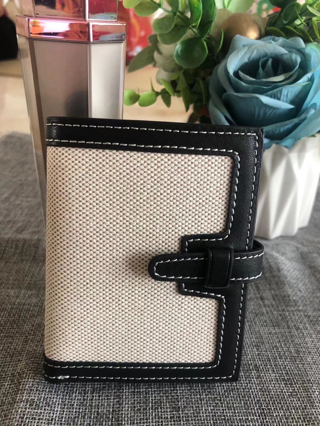 Women's First Layer Cowhide Short Textured Folding Ladies Wallets