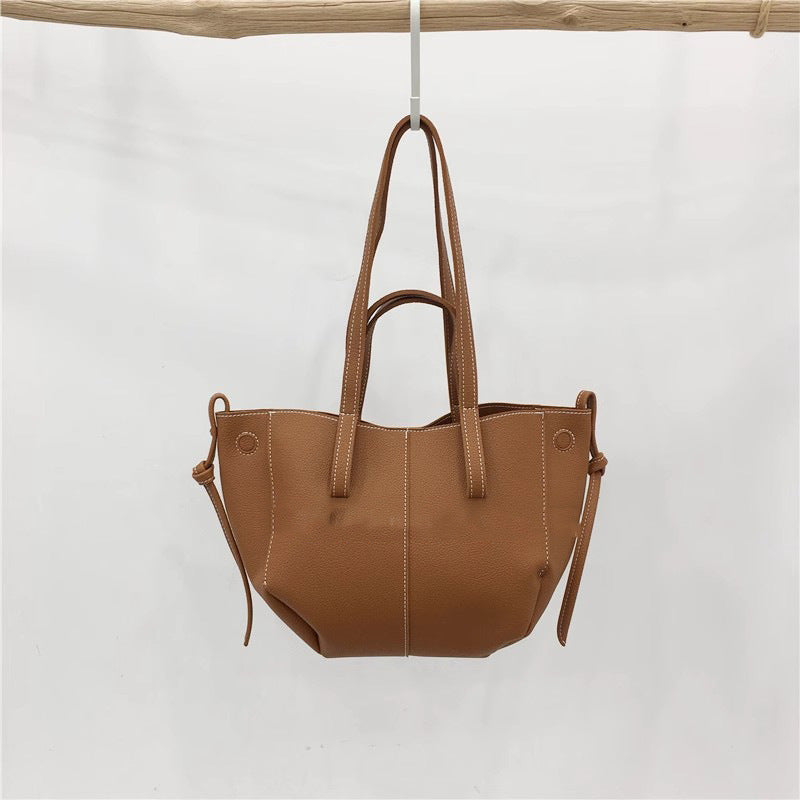 Women's Retro Large Capacity Commute High-grade Wings Style Shoulder Bags
