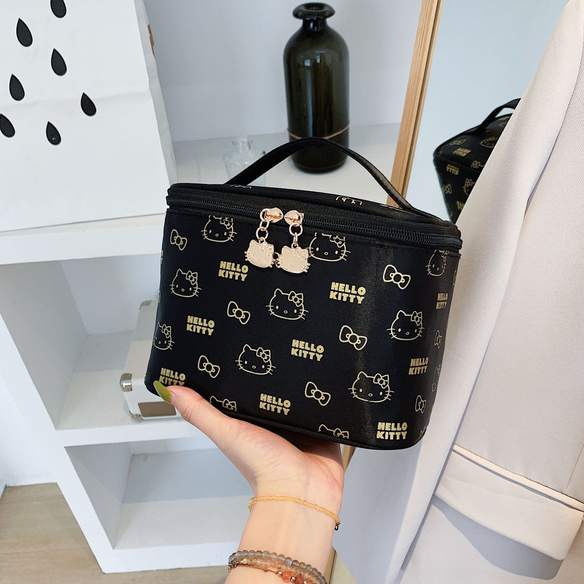 Innovative Authorized Large Capacity Wash Storage Women's Handbag