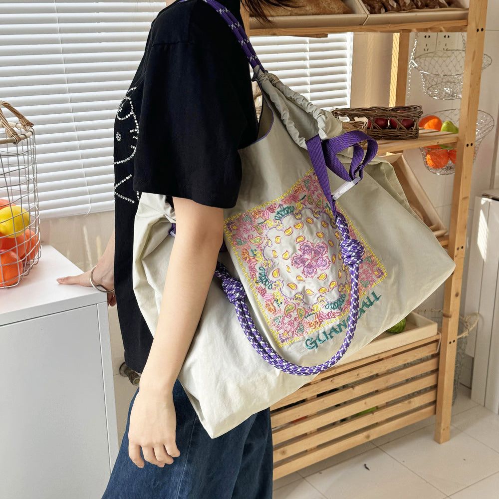 Women's Underarm Shopping Exquisite Embroidered Waterproof Nylon Women's Handbag