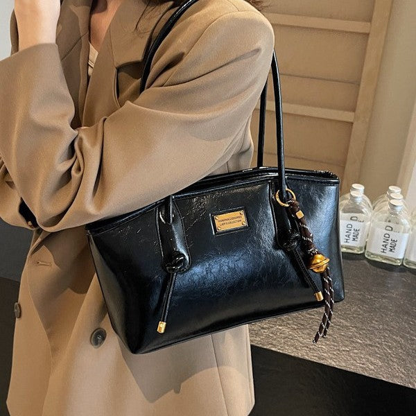 Women's High-grade Retro Easy Matching Large Capacity Winter Popular One Women's Shoulder Bag
