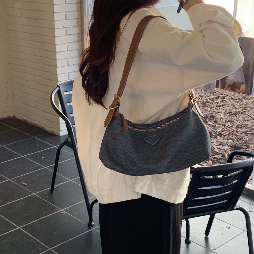 French Stick Underarm Design Texture Cloth Shoulder Bags