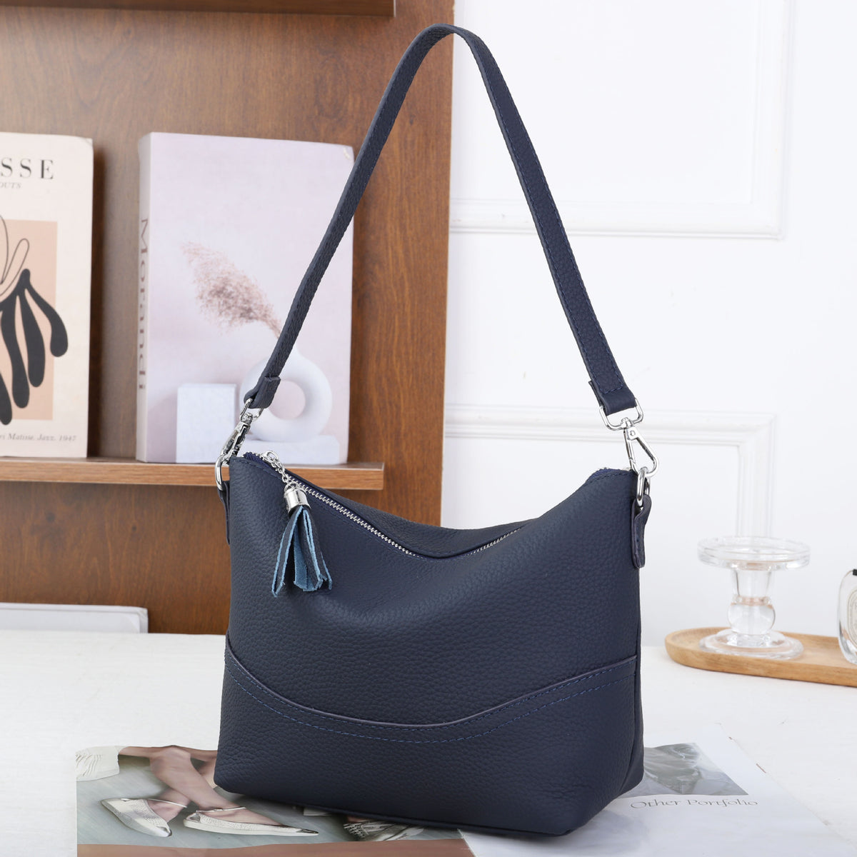 Full Top Layer Cowhide Simple Practical Commuter Underarm Women's Messenger Bag
