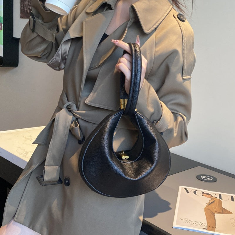 Design Trendy Crescent Moon Underarm Advanced Handbags