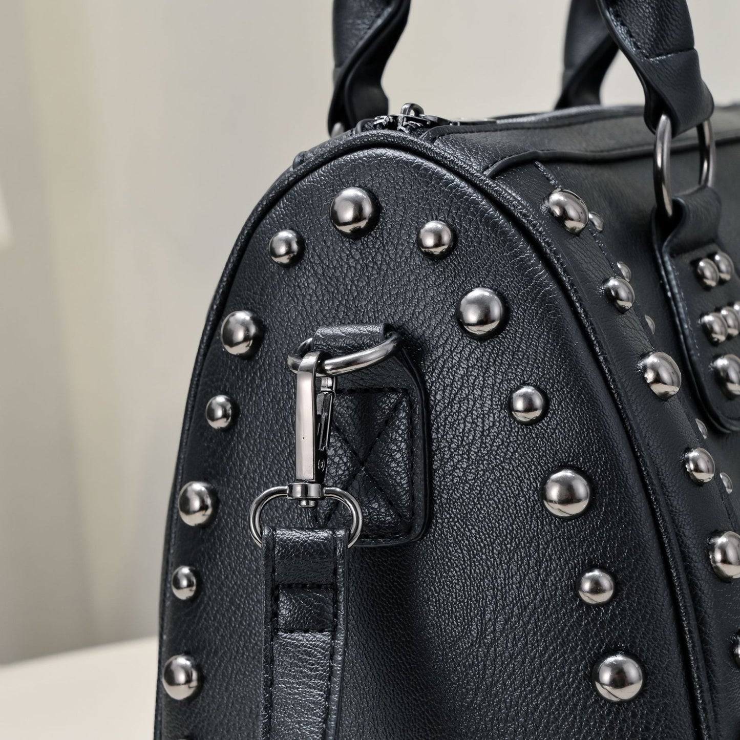 Women's Innovative Rivet Black Skull Pillow Handbags