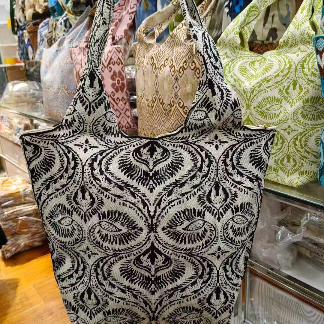 Women's Retro Pattern Large Capacity Fashion Leisure Shoulder Bags