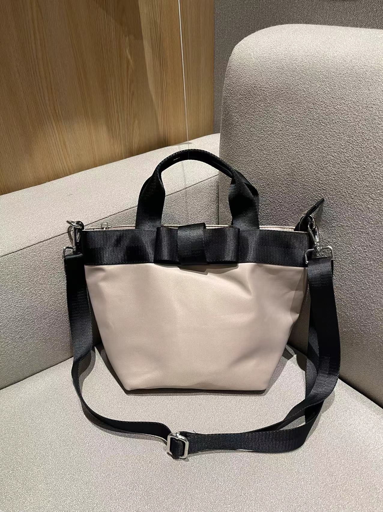 Women's Graceful Large Capacity Commuter Nylon Cloth Tote Bags