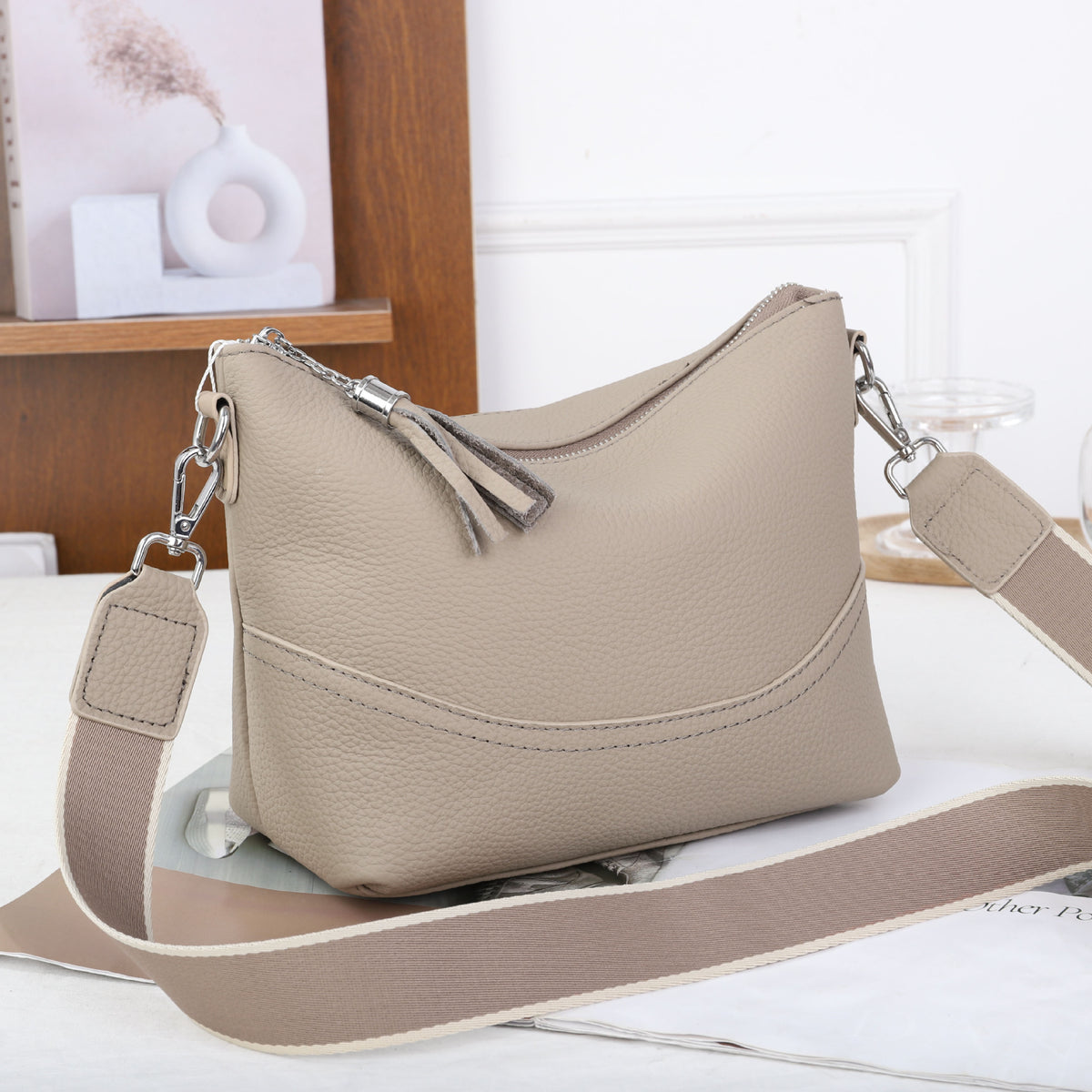 Full Top Layer Cowhide Simple Practical Commuter Underarm Women's Messenger Bag
