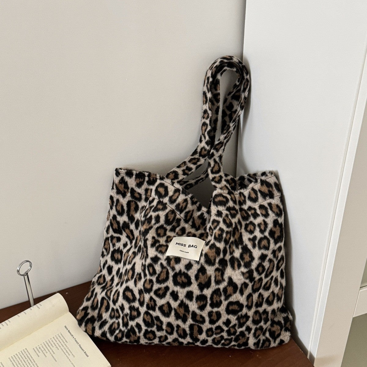 Women's Woolen Large Capacity Plaid Premium Versatile Women's Shoulder Bag