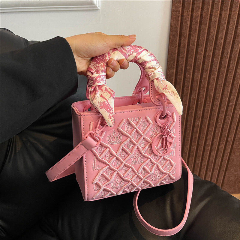 Women's Graceful Embroidered Fashion Hand Diana Handbags