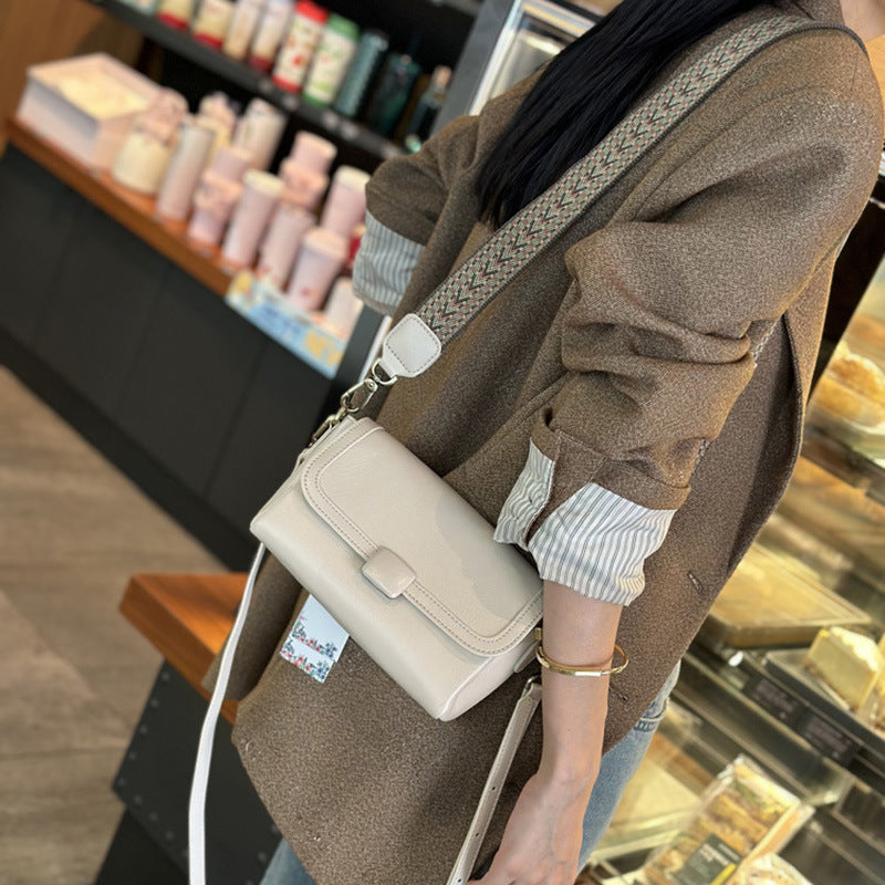 Women's Genuine Cattlehide Leather Surface Fashionable Shoulder Bags