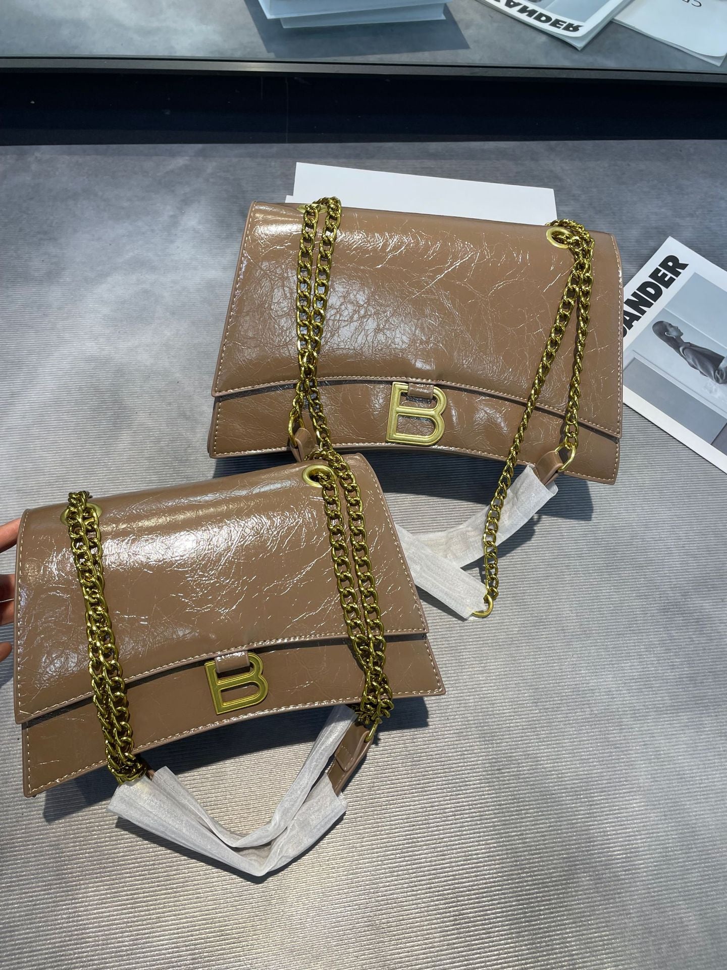 Hourglass Large Oil Wax Leather Chain Underarm Shoulder Bags