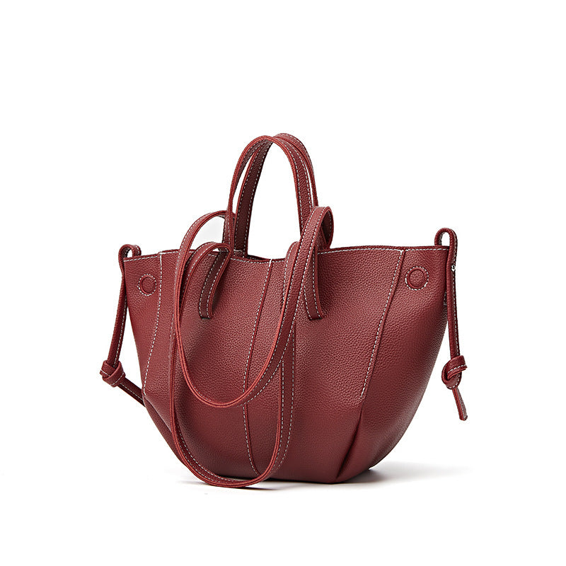 Women's Retro Large Capacity Commute High-grade Wings Style Shoulder Bags