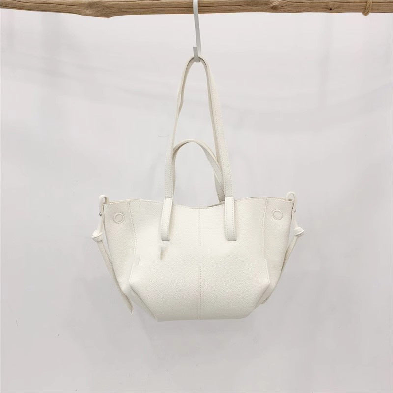 Women's Retro Large Capacity Commute High-grade Wings Style Shoulder Bags