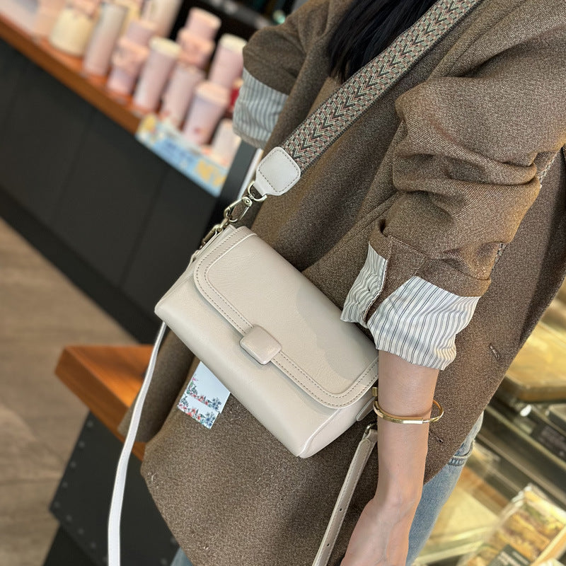 Women's Genuine Cattlehide Leather Surface Fashionable Shoulder Bags