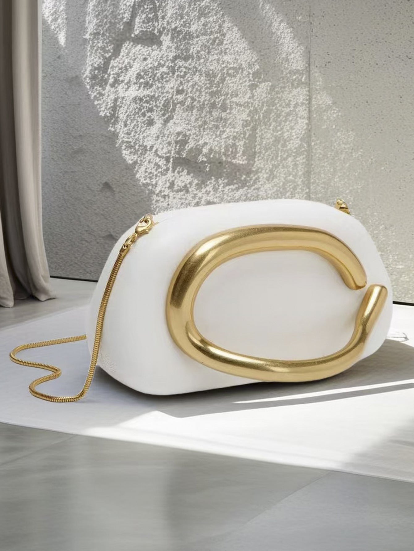 Women's Holding Dinner Personalized Design Retro Metal Bags