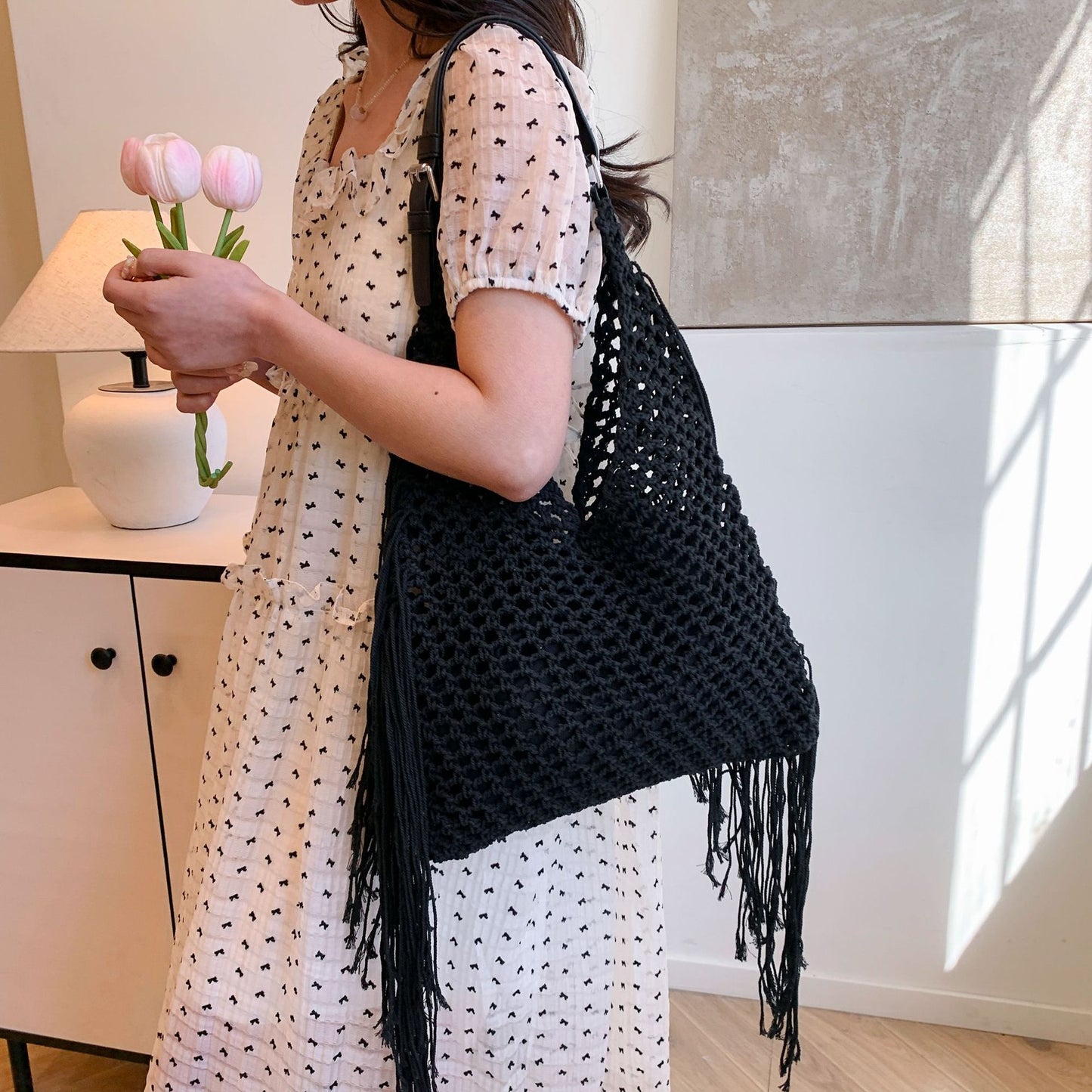 Women's Retro Tassel Hollow Hand-woven Beach Commuter Tote Bags