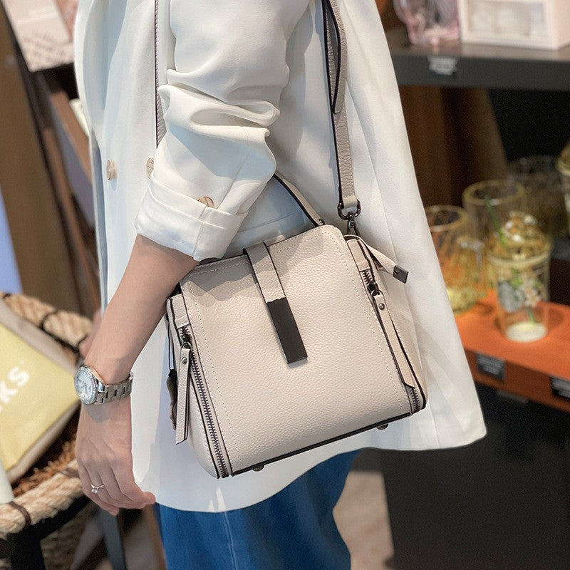 Women's Genuine Leather Fashion Portable Four-way Women's Handbag