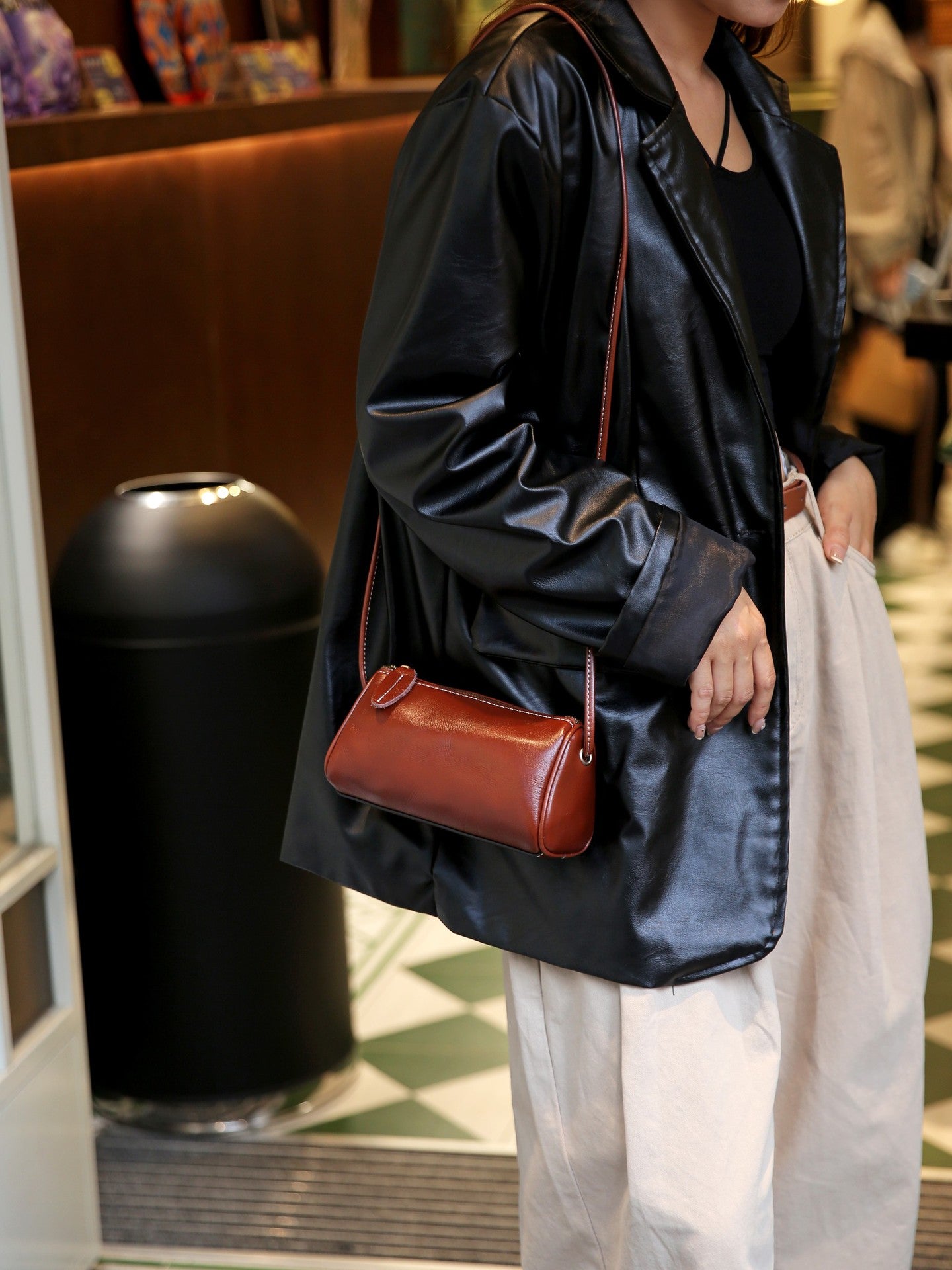 Women's Autumn Lightweight Slung Vegetable Tanning Soft Cowhide Bags