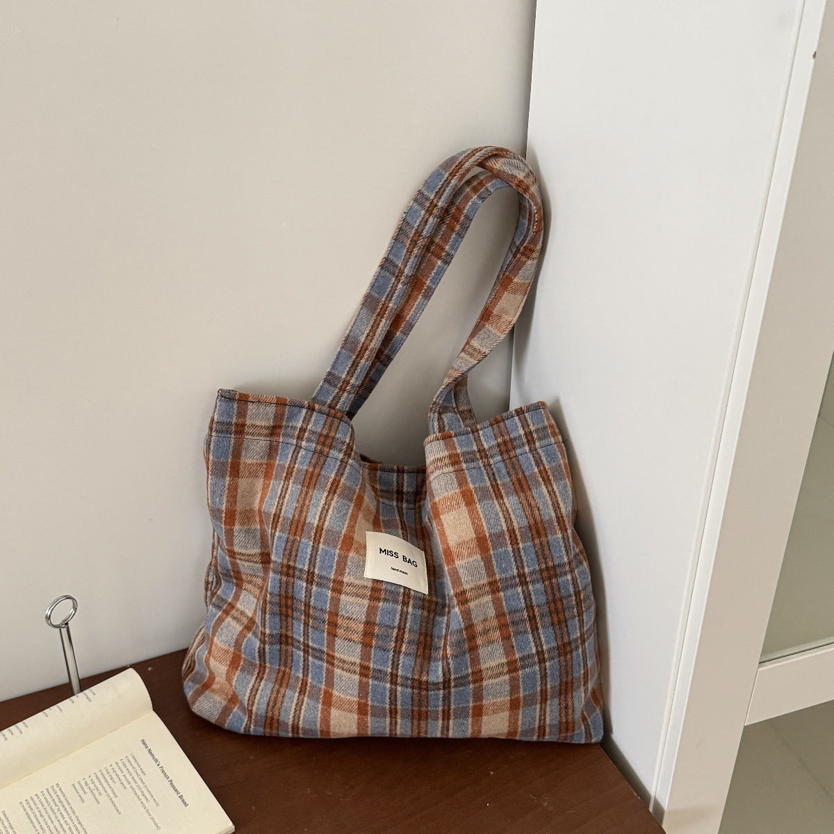 Women's Woolen Large Capacity Plaid Premium Versatile Women's Shoulder Bag