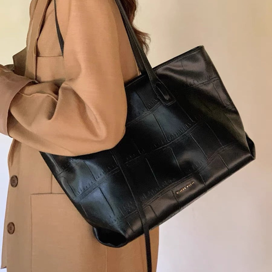 Autumn Sixth Generation Large Capacity Female Shoulder Bags