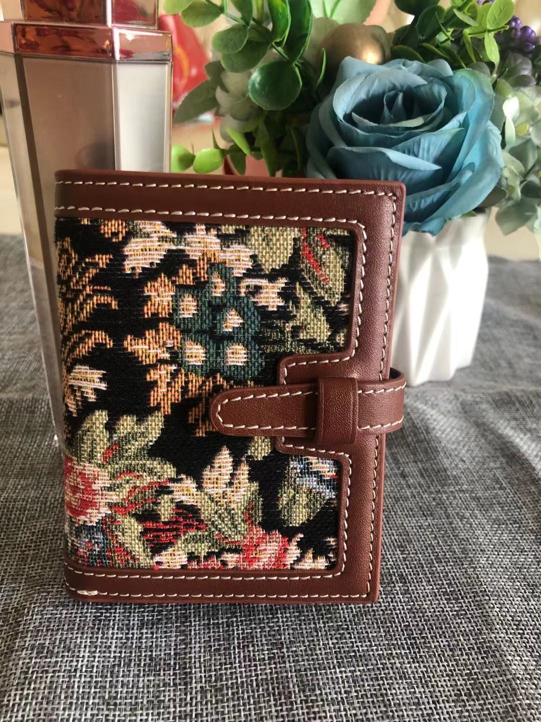 Women's First Layer Cowhide Short Textured Folding Ladies Wallets