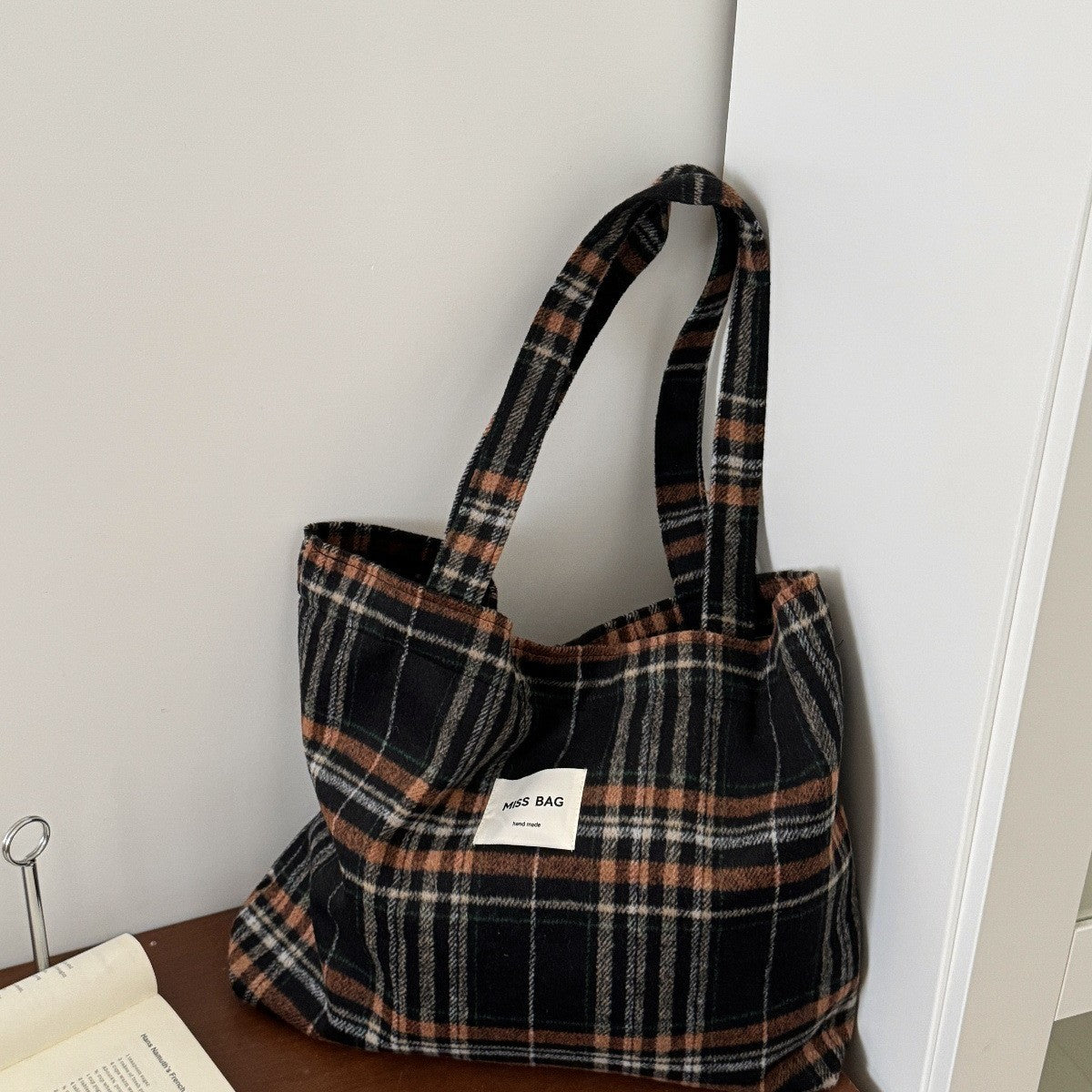 Women's Woolen Large Capacity Plaid Premium Versatile Women's Shoulder Bag