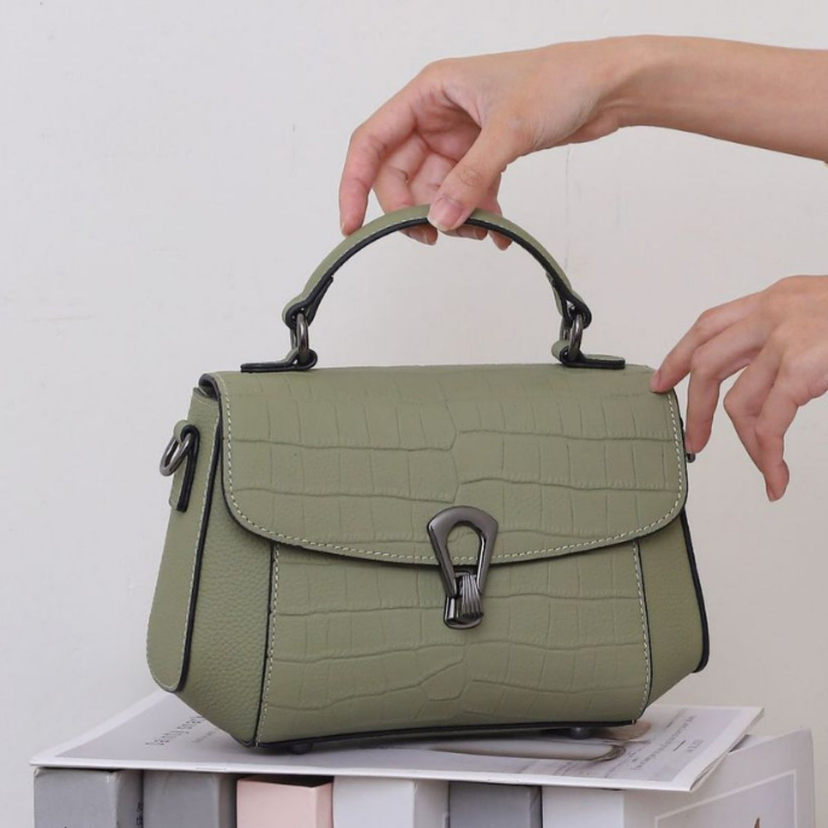 Women's Layer Leather Crocodile Pattern Veil Large Capacity Fashion Simple Shell Women's Shoulder Bag