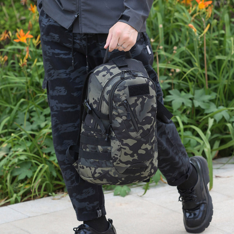 Slouchy Graceful Sparrow Camouflage Tactics Riding Sports Backpacks