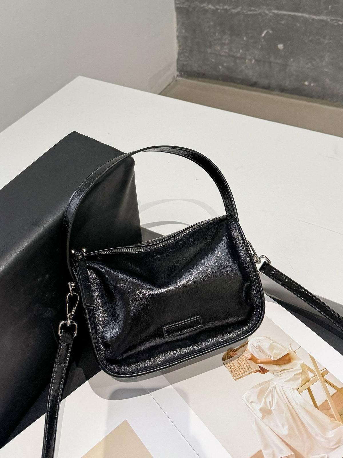 Women's First Layer Oil Wax Leather Shell Practical Zipper Soft Genuine Bags